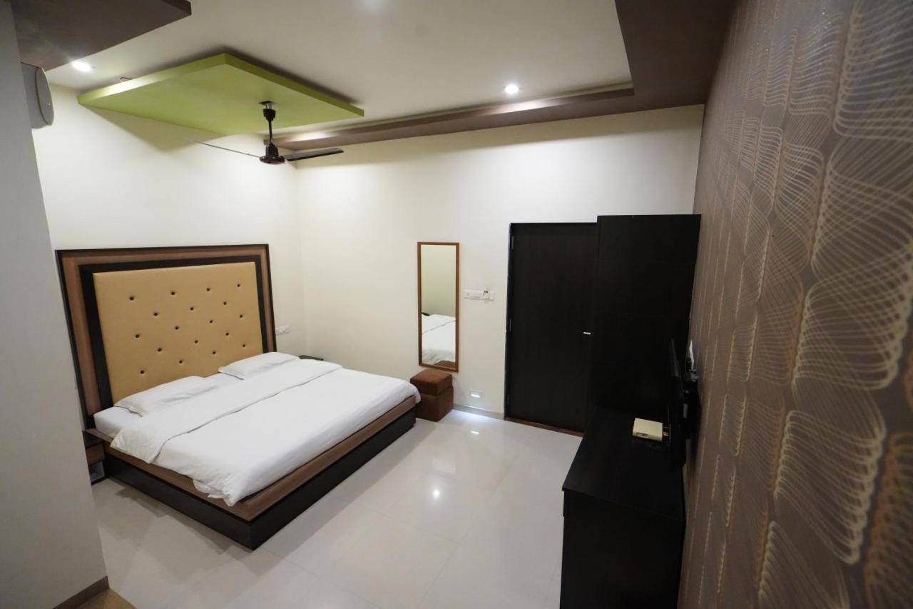 Hotel Ravi Residency Nadiad Exterior photo