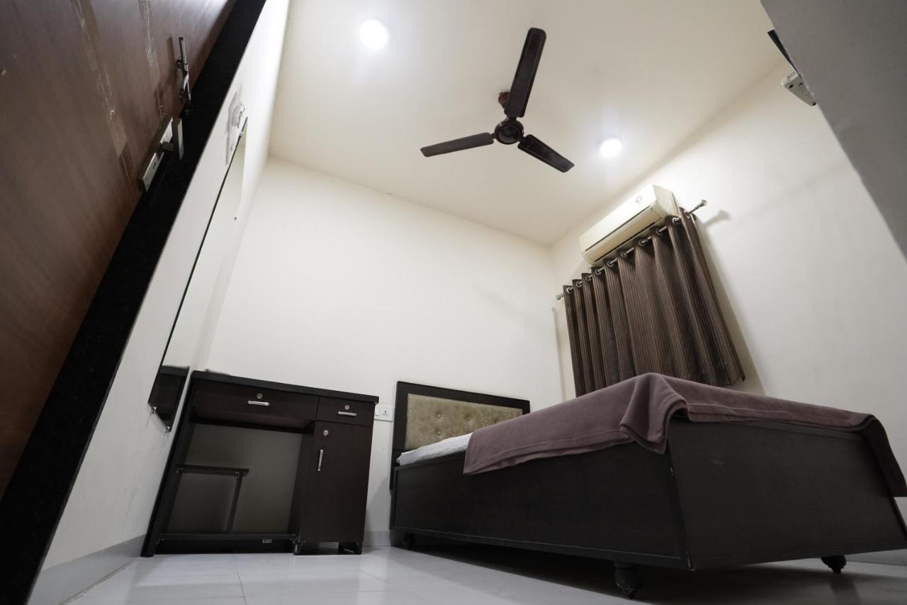 Hotel Ravi Residency Nadiad Exterior photo