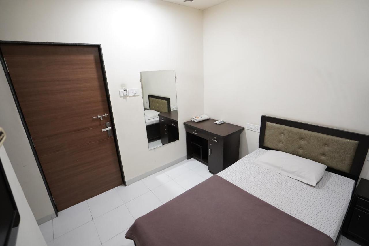 Hotel Ravi Residency Nadiad Exterior photo